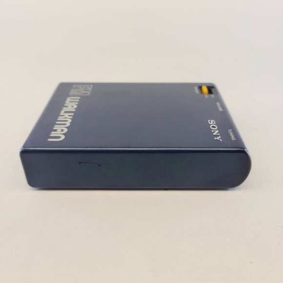 VINTAGE SONY FM RADIO WALKMAN SRF-40W BLUE - Picture 6 of 6